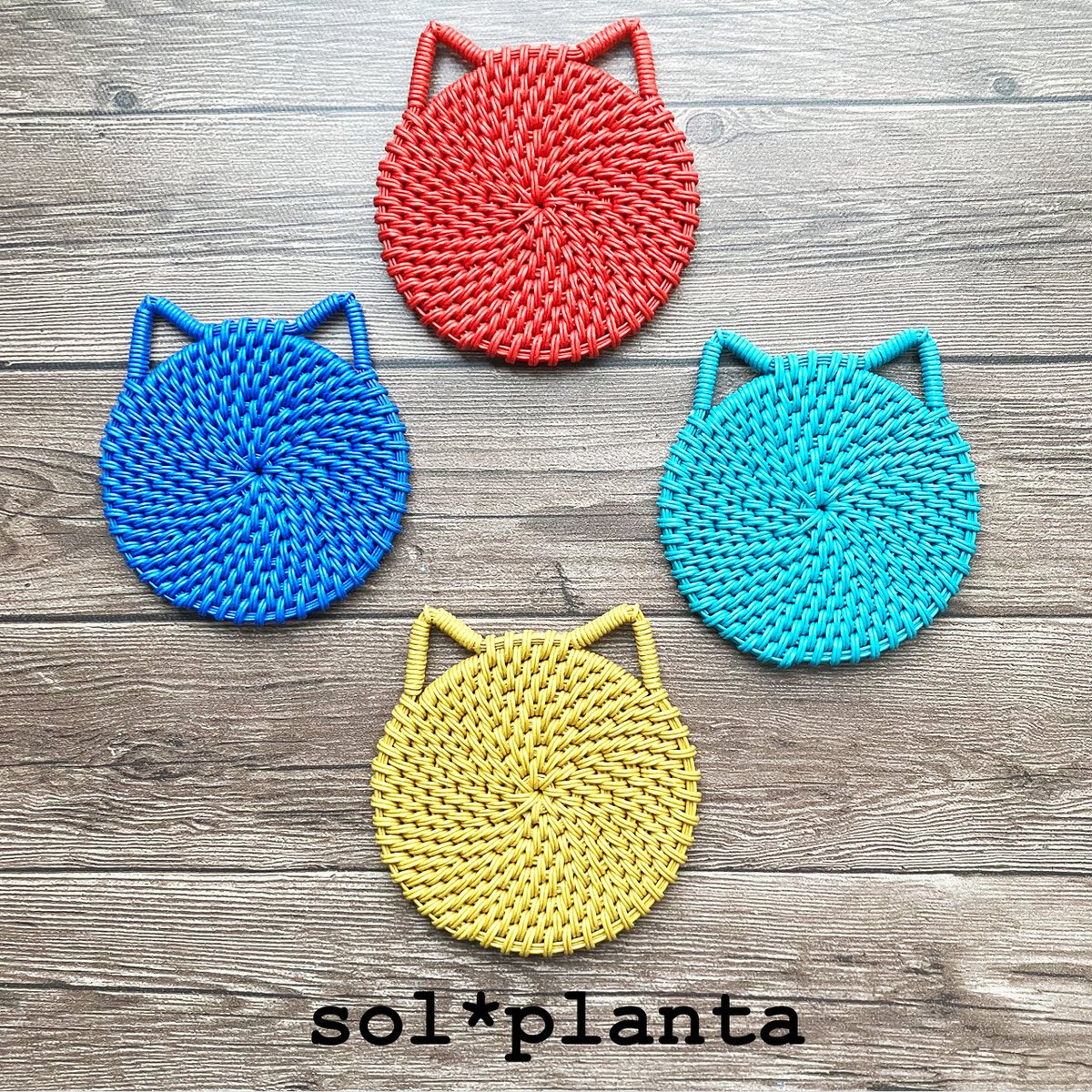 sol_planta's tweet photo. #猫食同源 で毎回登場しているニャーコースター♪
ありがたいことに毎回人気です！
今回は初心に返って？？？単色の細かい編み目のものをご用意しました！
吸水性抜群なので、これからの季節にお勧めです！

猫食同源(壱)
6/13(土)11:00→16:00 甲府駅北口ペデストリアンデッキ＆よっちゃばれ広場 https://t.co/48huHxushW