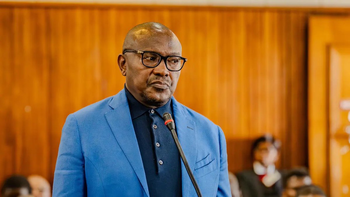 AdvoBarryRoux's tweet photo. Yusuf Omar is friends with the Cartel in South Africa. Omar Motor Den gave Brigadier Mbangwa Nkhwashu the Ford Ranger that he used to visit Katiso Molefe in Prison. The vehicle didn’t even have a number plate. KT Molefe's girlfriend Fundiswa Nyangule, also drives car from Omar! https://t.co/kjHGOpa7Gp