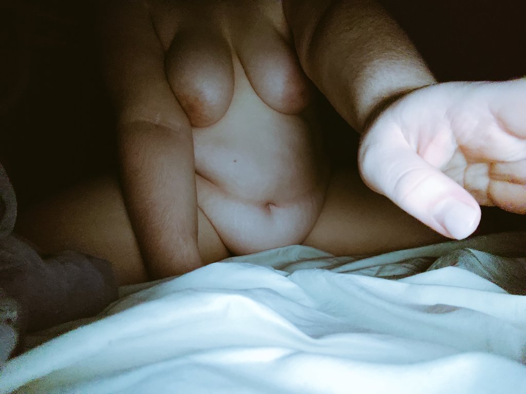 love_em18's tweet photo. Hey my lovies!! I'm back, I decided to take a small break. I just wanted to let you know that this is how I would wait for you to get home and take my tight pussy. Just in case you needed to de-stress 🤭

#nsfw #nsfwtwtًً #cnc #hardkinks #pussy #nude https://t.co/QsW8JJK3Rq