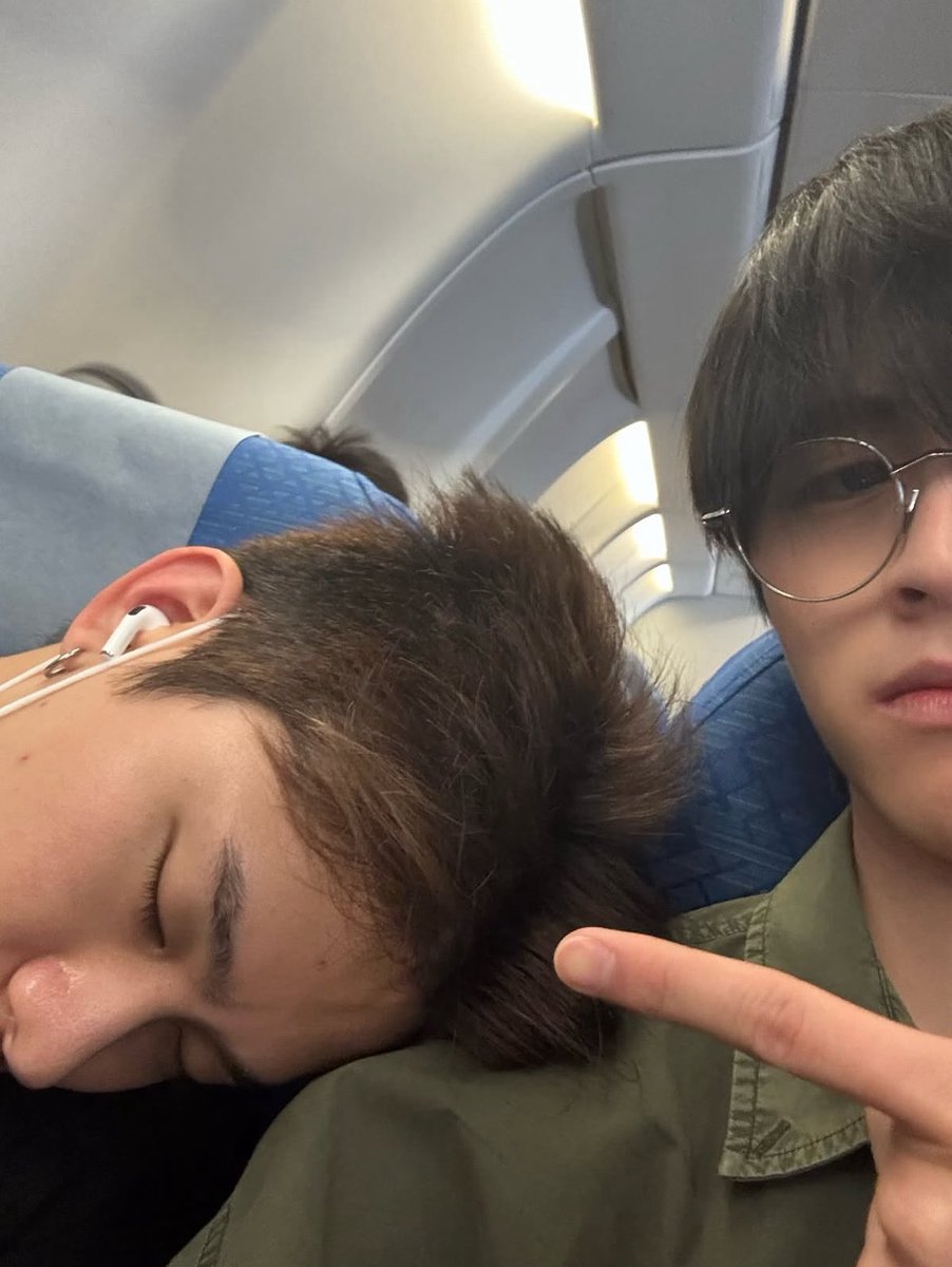 moodang_io's tweet photo. อวดกันอยู่นั่นพวกเมะ 😒 https://t.co/1BWRV3Ftmr