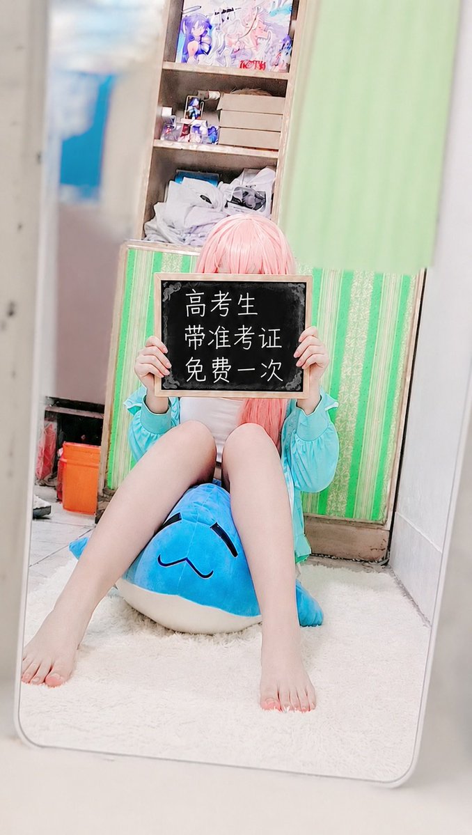 xiomng616990's tweet photo. 高三生凭准考证可高考期间与大叔一起去海边约会哦
#男娘 #TakanashiHoshino
#碧蓝档案 #伪娘 #cos https://t.co/6ZRb7ybv5n