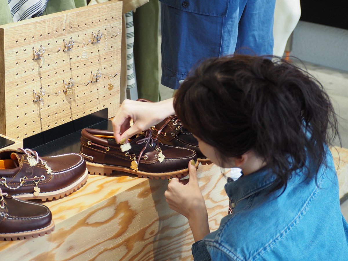Chittiii_BiSH's tweet photo. MARINE & WALK YOKOHAMA
の中にできたTimberlandの新店舗に
行ってきました!!
自分だけのスリーアイにできちゃう
カスタムキャンペーンや
ガチャガチャもやってるので
ぜひ店舗に行ってみてくださいなっ

『Timberland Presents ICON 
Special Live & Talk』
CENTはこのあと赤レンガ倉庫で
ライブです🚢

#Timberland
#Timbs #BoatShoe
#ティンバーランド
#ボートシュース