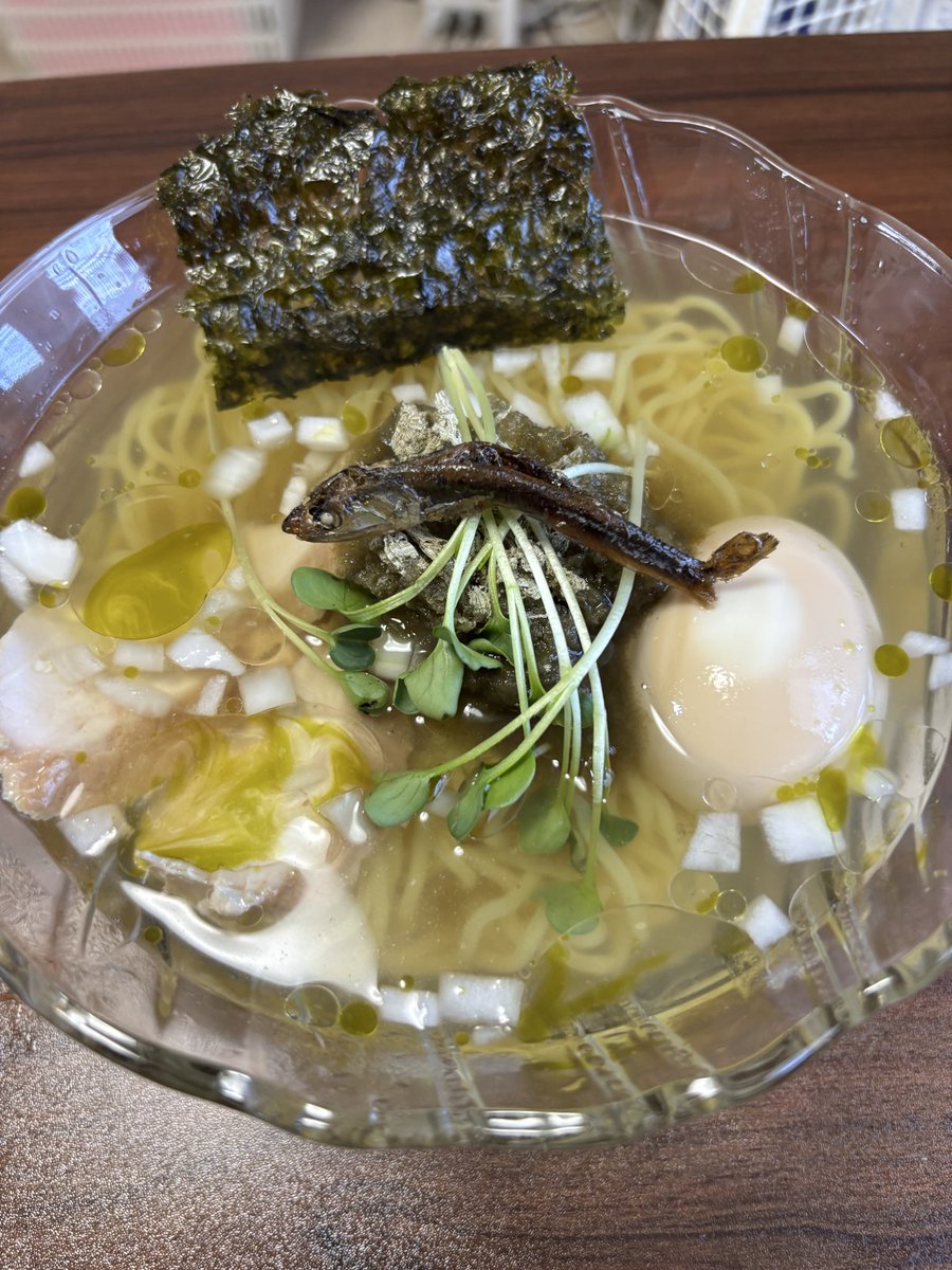 ra_men_morimori's tweet photo. 自作🍜冷やしら〜めん ¥0

今日は自分で作ってみました👀✨

アニマルオフの煮干8:2昆布出汁
カエシ塩にはミネラルたっぷり
1️⃣坊津の塩
2️⃣佐渡の一番塩
3️⃣石巻の金華塩　をブレンド
油は煮干オイルに緑茶を加えてみました

バランス（調和）の大切さが
よく分かりますね🤣ﾑｽﾞｶｼｲ https://t.co/GbduMQipsv
