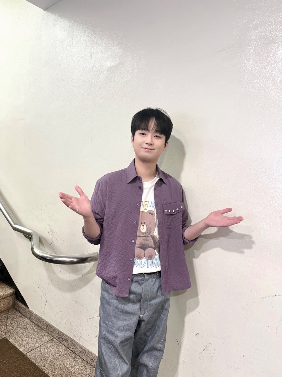 ChanWonOfficial's tweet photo. 📸 찬또그래퍼 📸

토요일 저녁
🫶🏻행복 담당🫶🏻 등장🤗

<불후의 명곡>에서
찬원으로 행복 풀 충전하러🥰

오늘도 오후 6시 5분
KBS2에서 본방사수📺✨

#이찬원 #LeeChanWon
#불후의명곡 https://t.co/YnR7kLJ21X