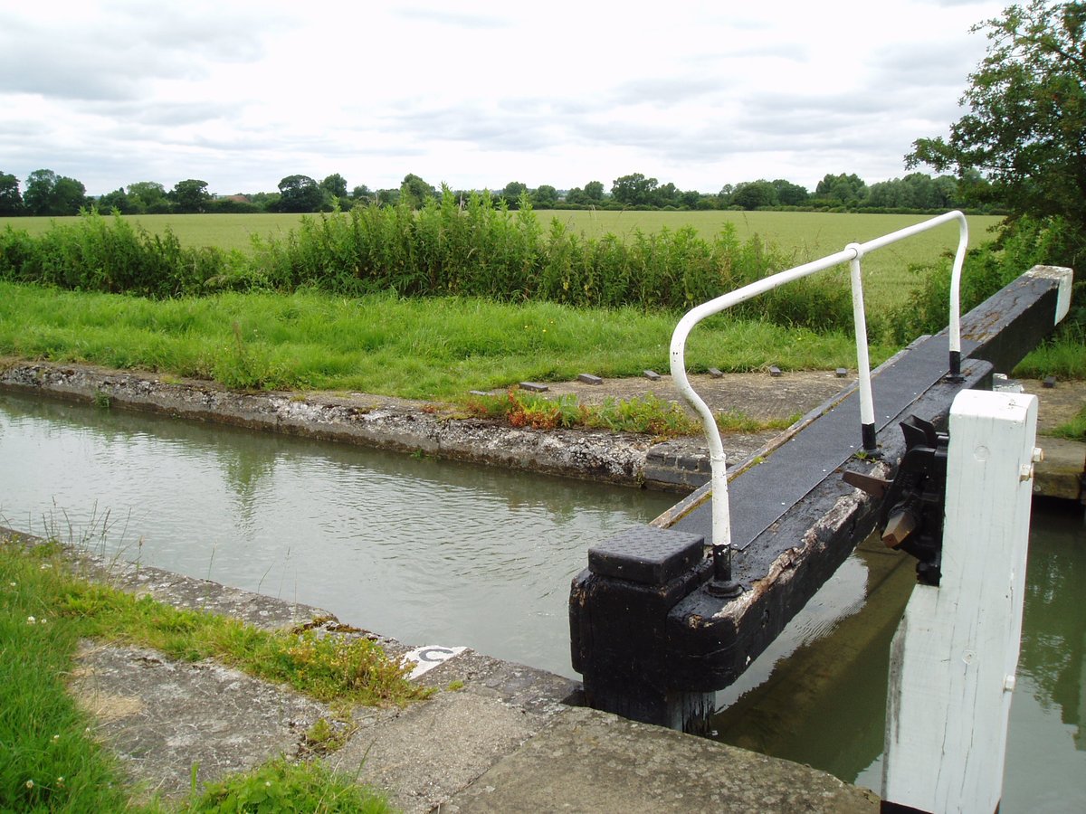 retired_tom's tweet photo. My photos from #June 2007
@CanalRiverTrust #GrandUnionCanal #AylesburyArm #Lock #Bridge #Narrowboat #Reflections #LockCottage
#Canals & #Waterways can provide #Peace & #calm for your own #Wellbeing #Lifesbetterbywater #KeepCanalsAlive https://t.co/fTy8MfbIM8
