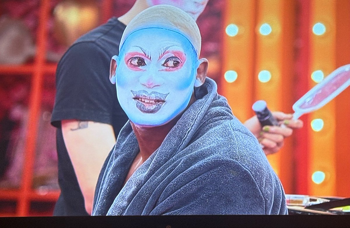 folk__more's tweet photo. I LIVE #DragRace #Allstars @CrystalMethyd https://t.co/ItdAoCerxk