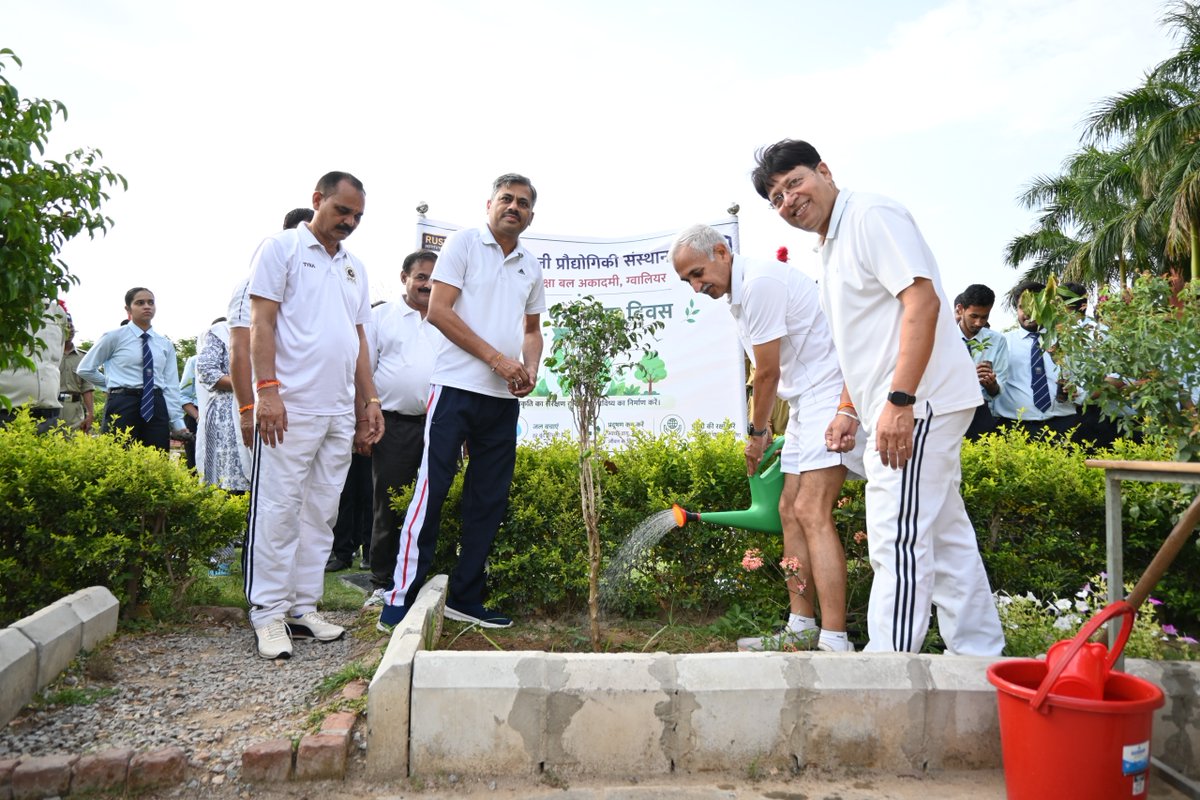 RJIT_BSF's tweet photo. 🌱 𝐑𝐉𝐈𝐓 𝐂𝐞𝐥𝐞𝐛𝐫𝐚𝐭𝐞𝐬 𝐖𝐨𝐫𝐥𝐝 𝐄𝐧𝐯𝐢𝐫𝐨𝐧𝐦𝐞𝐧𝐭 𝐃𝐚𝐲 𝟐𝟎𝟐𝟔 𝐰𝐢𝐭𝐡 𝐌𝐚𝐬𝐬𝐢𝐯𝐞 𝐏𝐥𝐚𝐧𝐭𝐚𝐭𝐢𝐨𝐧 𝐃𝐫𝐢𝐯𝐞

On the occasion of 𝐖𝐨𝐫𝐥𝐝 𝐄𝐧𝐯𝐢𝐫𝐨𝐧𝐦𝐞𝐧𝐭 𝐃𝐚𝐲 (5 June 2026), Rustamji Institute of Technology (RJIT), BSF Academy Gwalior organized a large-scale plantation drive in which 𝐦𝐨𝐫𝐞 𝐭𝐡𝐚𝐧 𝟐𝟎𝟎 𝐬𝐚𝐩𝐥𝐢𝐧𝐠𝐬 were planted across the campus.
The programme was graced by 𝐒𝐡𝐫𝐢 𝐀.𝐊. 𝐀𝐫𝐲𝐚, IG, STC BSF Gwalior, along with 𝐒𝐡𝐫𝐢 𝐌𝐚𝐧𝐢𝐬𝐡 𝐂𝐡𝐚𝐧𝐝𝐫𝐚, Commandant CSMT & OSD-RJIT, and 𝐃𝐫. 𝐏𝐫𝐚𝐬𝐡𝐚𝐧𝐭 𝐊𝐮𝐦𝐚𝐫 𝐉𝐚𝐢𝐧, Principal RJIT.

𝐃𝐫. 𝐔𝐦𝐚 𝐒𝐡𝐚𝐧𝐤𝐚𝐫 𝐒𝐡𝐚𝐫𝐦𝐚, Dean Student Welfare & NSS Programme Officer, led the participation of NSS volunteers in the plantation campaign.

NCC cadets under the guidance of 𝐏𝐫𝐨𝐟. 𝐆𝐚𝐮𝐫𝐚𝐯 𝐁𝐡𝐚𝐫𝐚𝐝𝐰𝐚𝐣 (NCC Coordinator), along with faculty members and students of RJIT, participated enthusiastically and reaffirmed their commitment towards environmental conservation and sustainable development.

🌍 "The best time to plant a tree was years ago; the second best time is today. Every sapling planted is a step towards a greener future."

@BsfAcademyIndia
@shamsher_ips
@amerisharya
@savvy9manish
@pkjain2006
@RegistrarRJIT