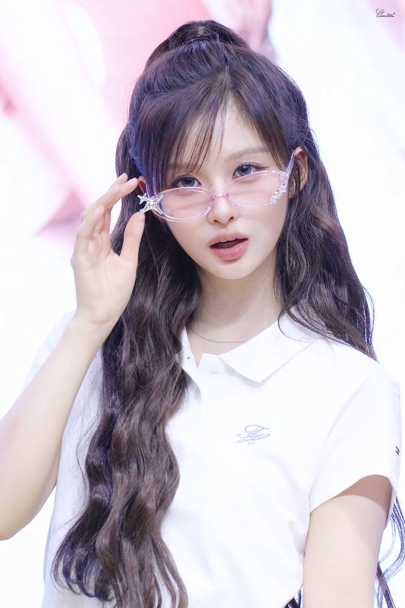 hihicamilla's tweet photo. 260606 야호🩷✨
#엔믹스 #NMIXX #설윤 #SULLYOON https://t.co/ZbyU9Ljzuk
