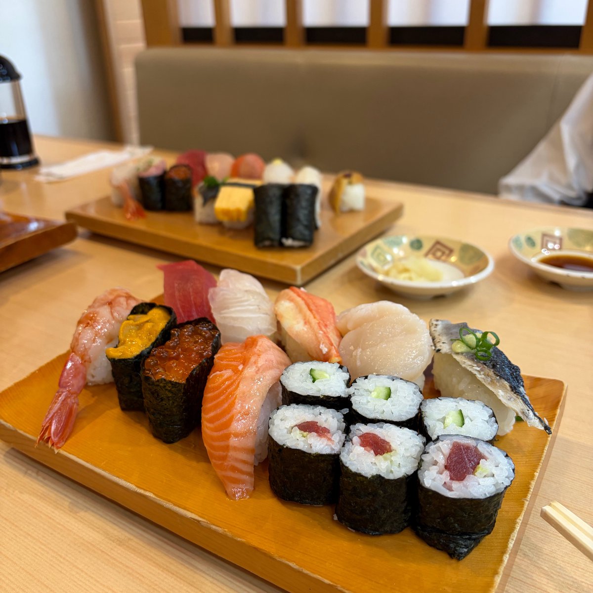 Oru3103's tweet photo. 回らない寿司食べた🍣 https://t.co/d3fFNvMmU2