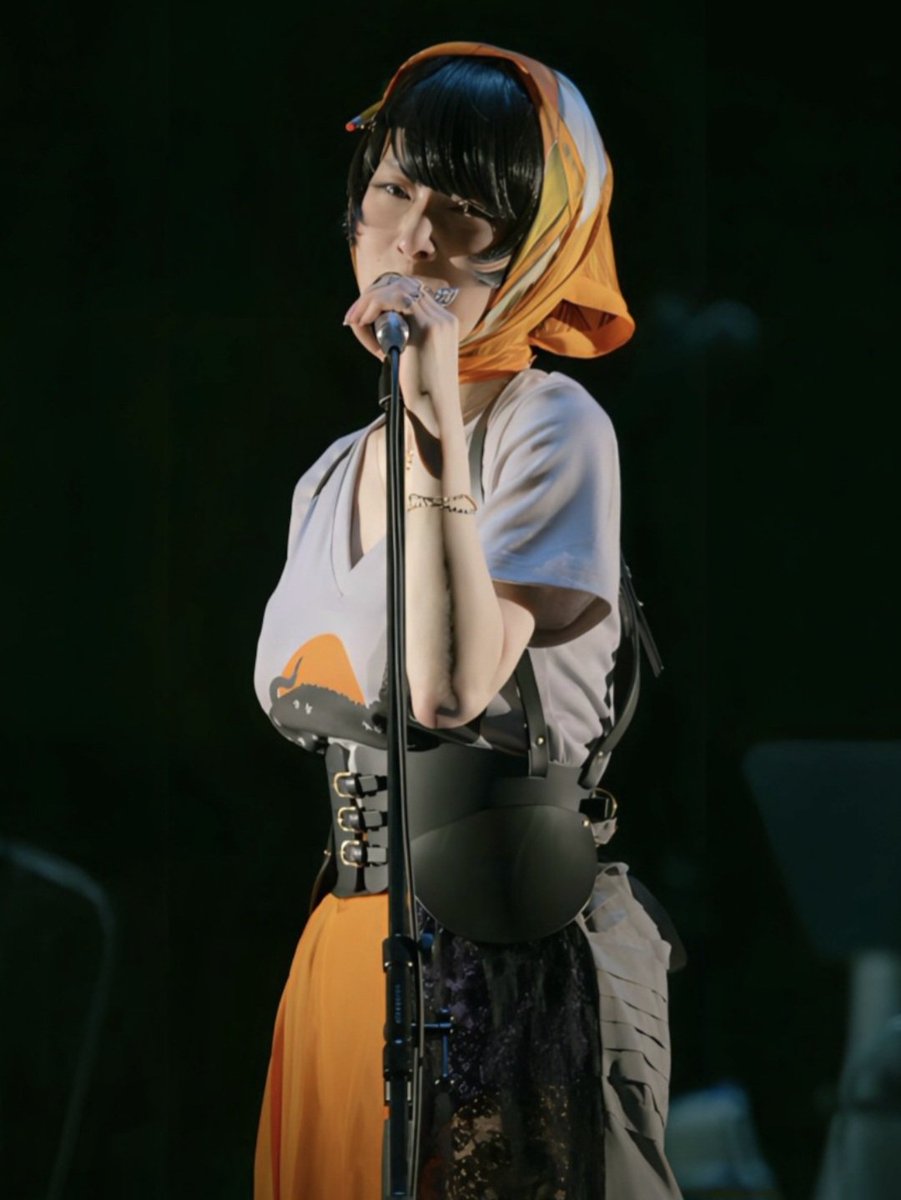 jyoshikokanri's tweet photo. 椎名林檎(47)、想像以上にデカイな……？ https://t.co/S3fqfUANiC