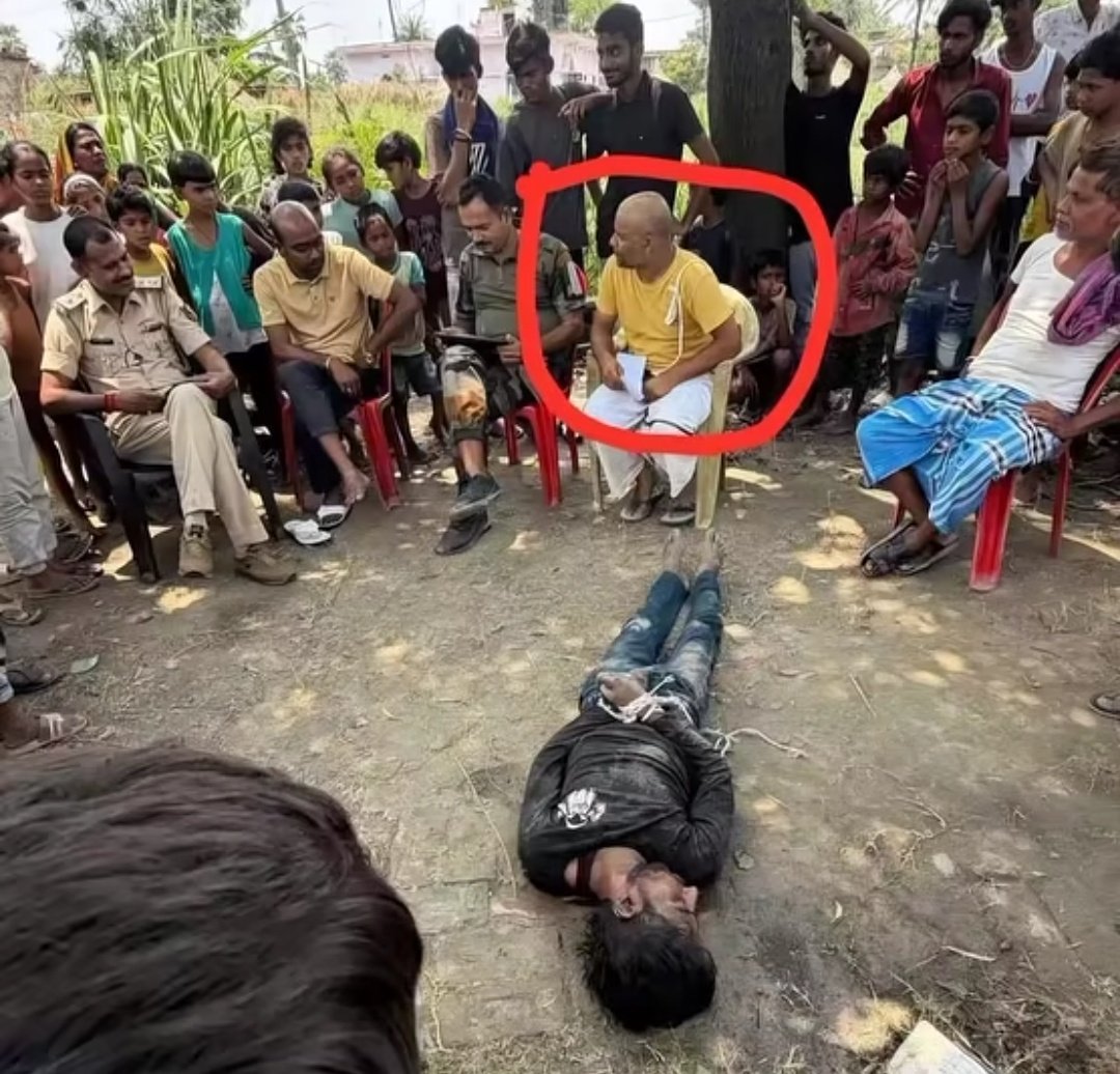 AfaakHamid's tweet photo. सीवान में 25 वर्षीय शहजाद अली की पीट-पीटकर हत्या कर दी गई। अगर पीड़ित की पहचान अलग होती तो शायद अब तक बुलडोजर, एनकाउंटर और टीवी बहसें शुरू हो चुकी होतीं।
दिल्ली में अरबाज की हत्या को भी दिन बीत गए, लेकिन कार्रवाई और जवाबदेही पर सवाल अब भी कायम हैं।
#StopLynching 😔 https://t.co/AfpoRpUgFF