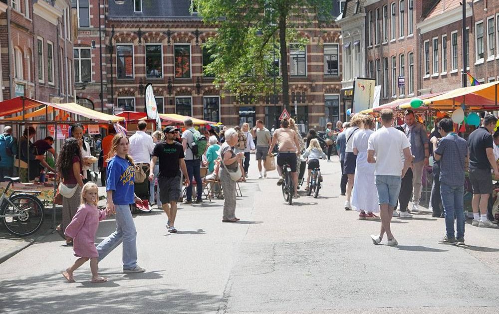 haarlem's tweet photo. Haarlem viert sociale verbinding tijdens vijfde editie Sociaal &amp; Culinair: HAARLEM - Op de Nieuwe Groenmarkt staat zondag 7 juni alles in het teken van ontmoeting, gastvrijheid en samen eten tijdens de vijfde editie van Sociaal &amp; Culinair Haarlem. Het… https://t.co/3v2KO4EPzi https://t.co/kjM9dkqGYd