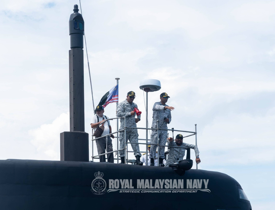 EurasiaNaval's tweet photo. A couple of close-up photos of the Pakistan Navy Hangor class AIP submarine reveal several interesting features. The Hangor was built by China for its all-weather ally, Pakistan.
Most prominently, the non-penetrating optronic mast showcases a distinctly angular and rectangular design, indicating an effort to reduce the radar signature of this next-generation surveillance equipment. Keep in mind this should be the only object protruding from the water when the Hangor operates near the surface.
Second, images also confirm anti-torpedo decoy launcher openings at the extreme aft of the hull, highlighting the incoporation of a passive defensive feature not always found on submarines. There appear to be six such openings for anti-torpedo decoys.
