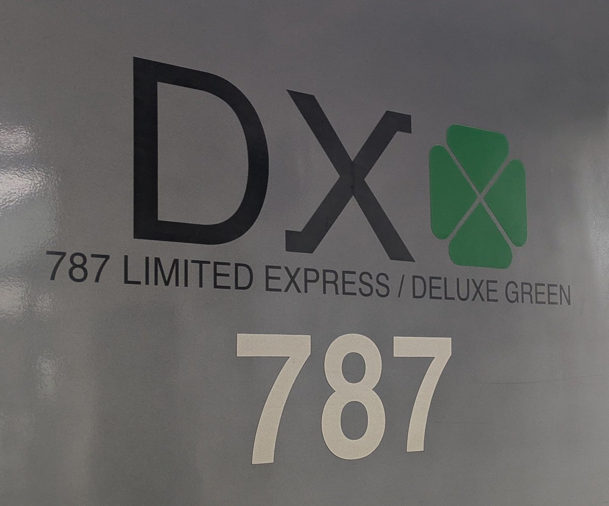 KASATANAHA7's tweet photo. 特急にちりんシーガイアに乗車します
DXグリーン席です🍀 https://t.co/ZrCgE65dzE