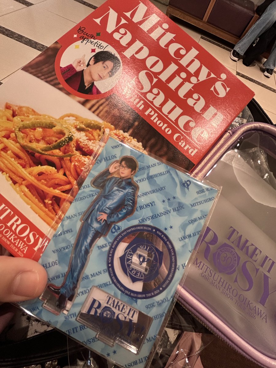 nachan1222's tweet photo. 本日はミッチーだよ♡♡
お昼すぎからgoods並ぼうと思ったら、家族が具合悪くなって、マーランタン並んでる途中だったのに急遽帰宅して、帰宅したらなんか復活して元気になったらしく、急いで会場へ🏃‍♀️
アクスタ別ver.がほしかった🥹🥹
これはこれでよき♡♡
#ミッチー
#及川光博 https://t.co/4T1eWW0Ggs