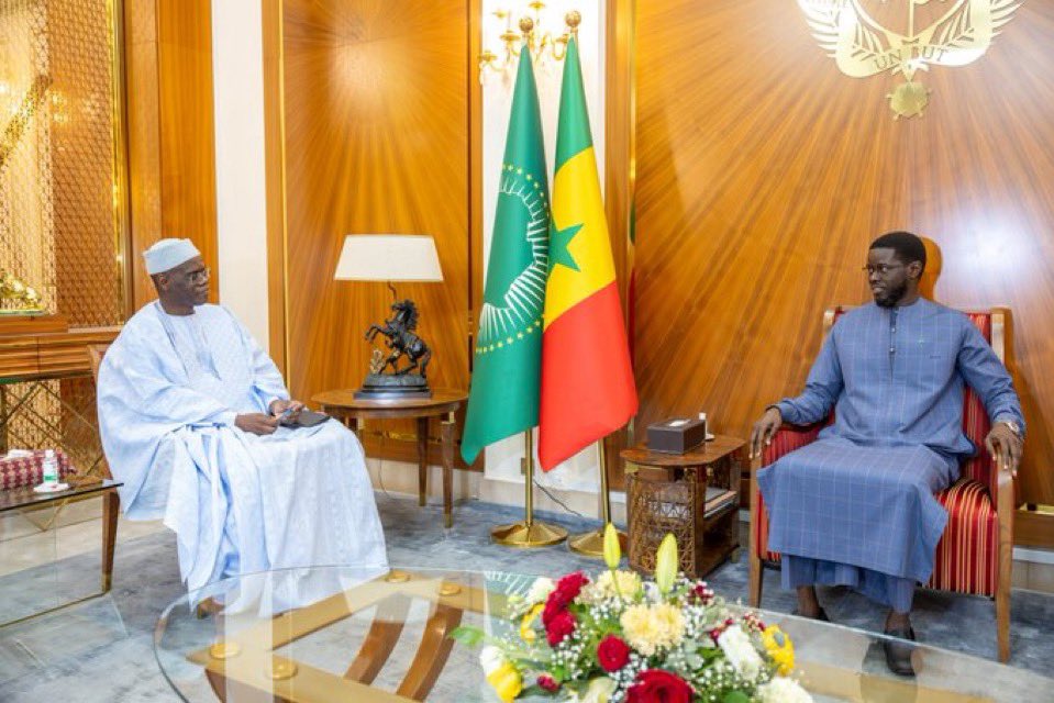 boldtruth2023's tweet photo. Senegal’s President Bassirou Diomaye Faye has praised the “significant work accomplished” by former Prime Minister Ousmane Sonko and his outgoing administration, as he presided over his first Council of Ministers meeting following Sonko’s dismissal. https://t.co/eO1olRX2Gm