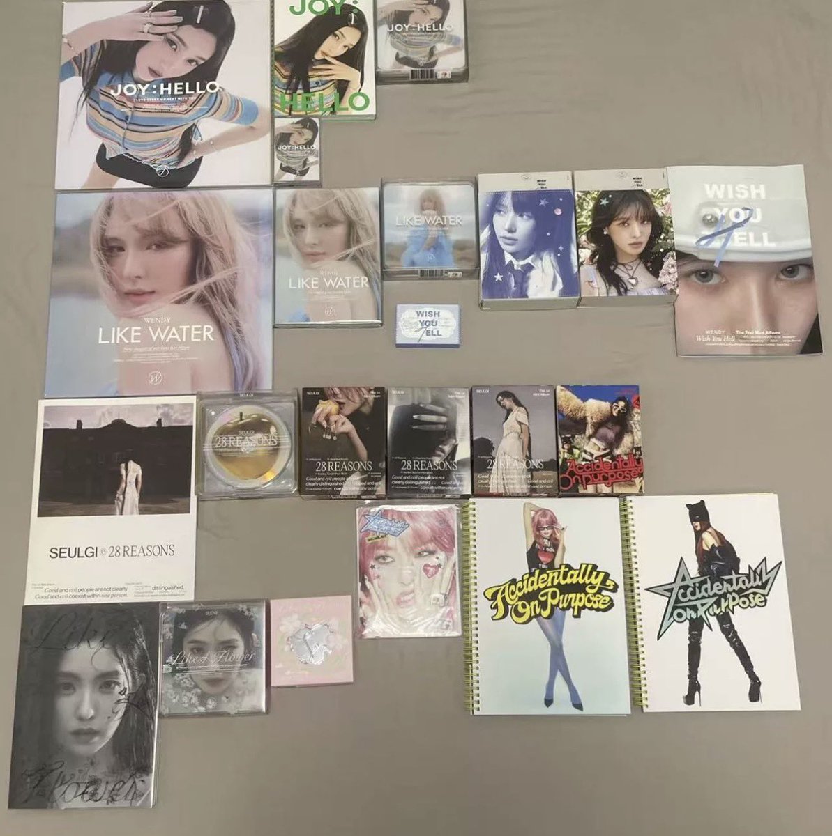 reve_daily's tweet photo. [INA GO 🇮🇩 / OPEN PO] 

REDVELVET &amp; Solo All album sealed

✅ Sealed
✅ GO Line / WhatsApp
✅ Bisa bayar DP
❌ Pack &amp; admin

📩 DM untuk order / tanya

Wts wtb album irene seulgi wendy joy yeri
*foto cuman buat contoh kumpulan album* https://t.co/srWiIuTSpG