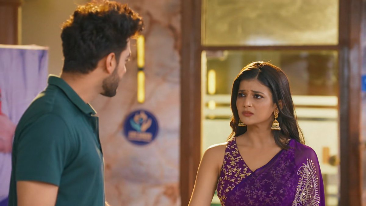 RadhikaTweets25's tweet photo. Even though I already know what a useless and pathetic family Poddars are, my heart breaks for #AbhiMaan after watching this scene.

Tomorrow their faith will be shaken.
Their confidence will be shattered when the entire family turns against them for an outsider.

#Yrkkh https://t.co/Rtnt591EMv