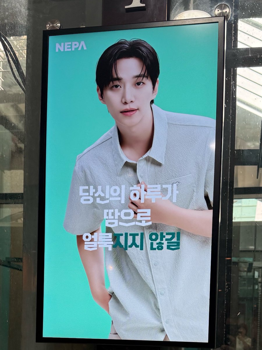 junho_o125199o's tweet photo. 반짝반짝 
영화보고 가는데 
준호가 반짝거림

#이준호 #NEPA https://t.co/HQhr58sZJZ
