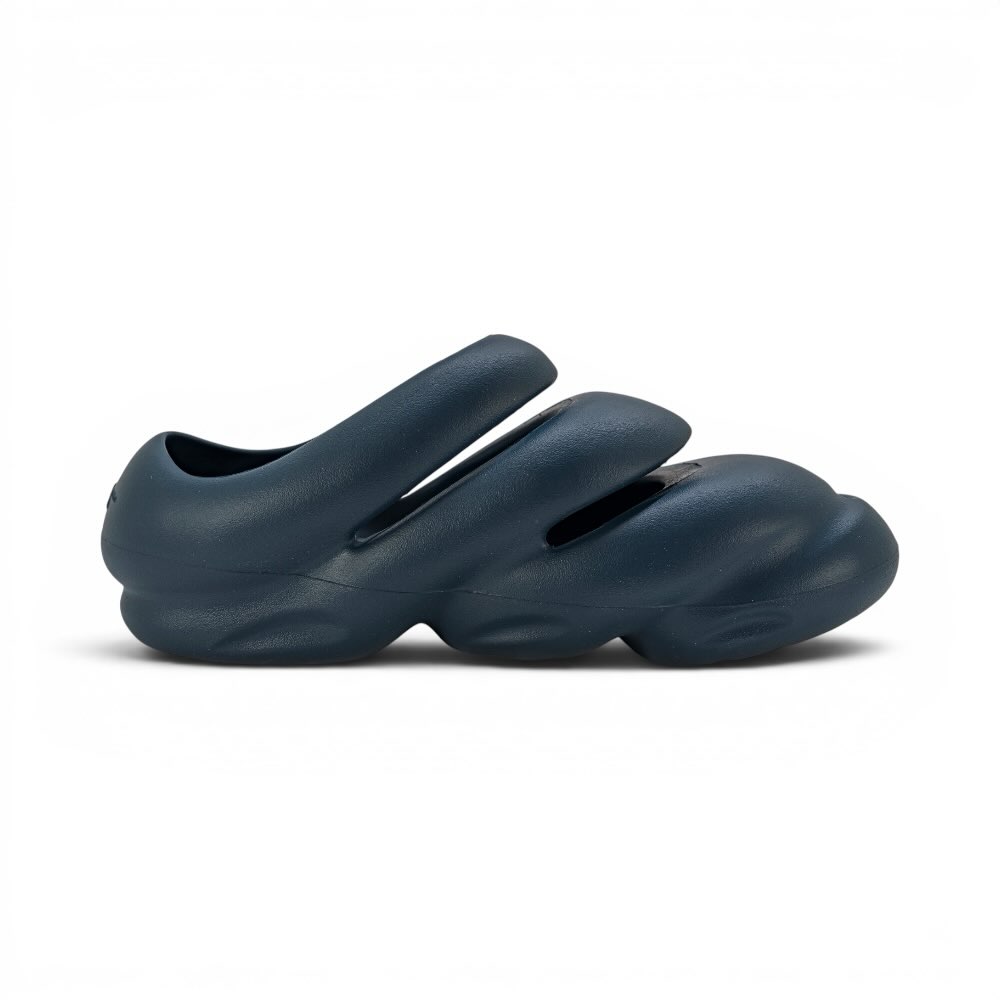 fullress's tweet photo. Crocs THE ROY "Nightfall" (クロックス ザ・ロイ) [213756-48L]
スニーカーデザイン界の巨匠であるスティーブン・スミスが率いるcrocsクリエイティブイノベーションチームが手がけたモデル

・2026年 6/12 発売
・UPTOWN Deluxe web抽選 6/11 18:00 まで

https://t.co/1G3xUG5BkA https://t.co/DfLfJsmvzW