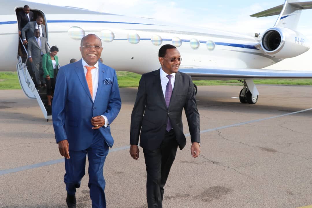 Cherif_MZ's tweet photo. C’est avec une profonde tristesse que j’ai appris le décès, survenu hier, de Manuel Domingos Augusto, ancien ministre des Relations extérieures de l’Angola.
J’adresse mes sincères condoléances à sa famille, à ses proches et à ses amis, ainsi qu’au gouvernement angolais, @angola_Mirex @amb_tete.
Ma première rencontre avec Manuel D. Augusto remontait à 2007, lorsqu’il représentait son pays auprès de l’#UA.
L’Angola perd en lui un diplomate de grande stature, dont le talent, l’engagement et le sens du dialogue ont marqué son pays et le continent africain. Son action en faveur de la paix et de la sécurité, notamment en Afrique centrale et dans la région des Grands Lacs, restera dans les mémoires.
Que son âme repose en paix.