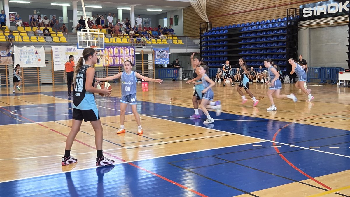 FBIBasquet's tweet photo. 🏆 CAMPIONAT DE BALEARS MINI FEMENÍ

🏀 Jornada 3
⏸️ Descans 

⚫️ @CBSantAntoni 1️⃣5️⃣
⚪️ FCBM @cblasalle 4️⃣4️⃣

📲 En directe per Eivo TV 

#IllesDeBàsquet https://t.co/BOFzvaC5YW
