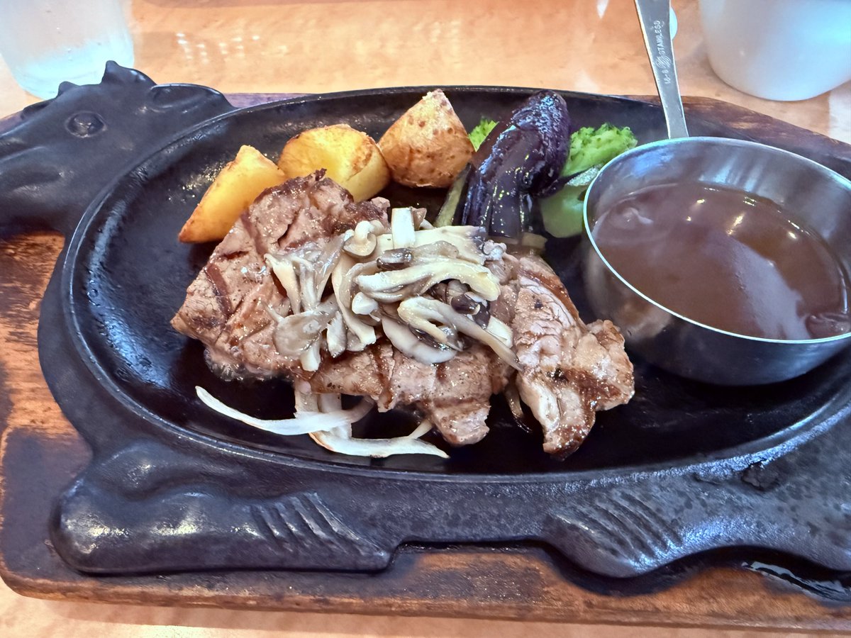 TakaAz20's tweet photo. 今日はランチ難民にならずに済んだ✨️
そしてなんだか暑いね🥵 https://t.co/yeH6PL8SaF