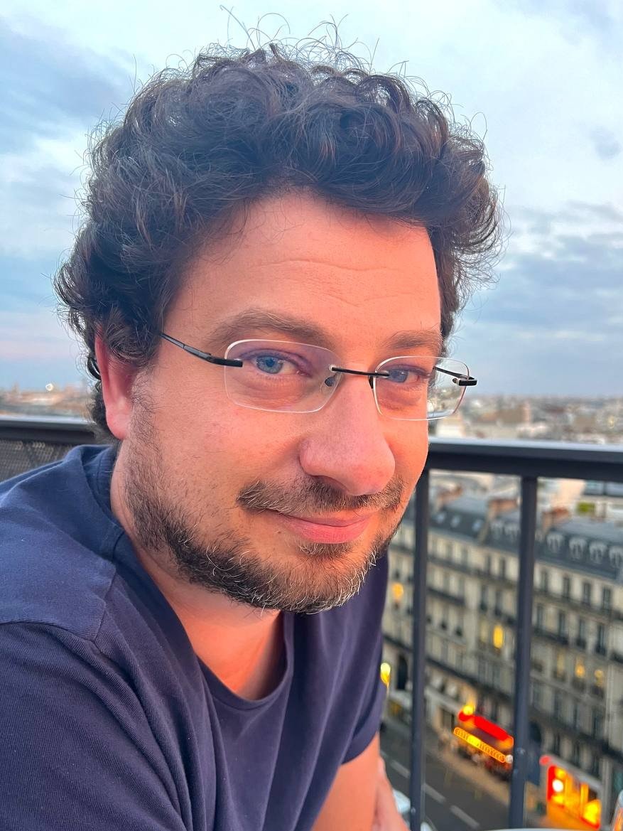 naiivememe's tweet photo. This man built VLC, turned down stupid money just to keep it ad-free, and still gave it to us for free. He also gave us 200% volume increase

Absolute legend. https://t.co/kwAuNAgWQ6