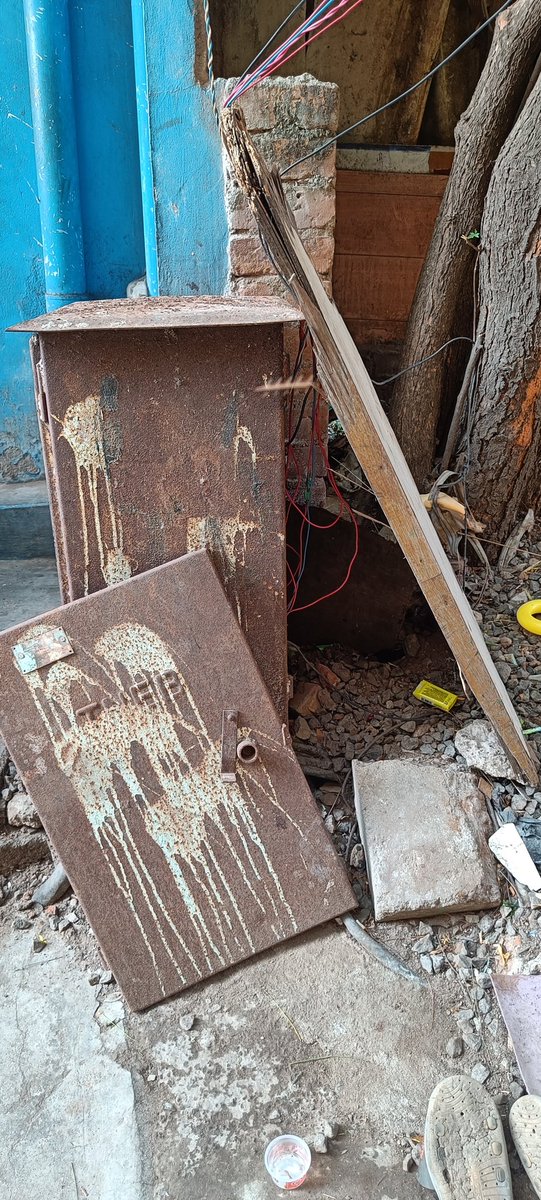 Realcinemakaran's tweet photo. Hi @MarieWilson_TVK Sir Last Five years we Complain many Times to EB to Recover This But They Didn't Respond, Please Check This 🙏

Address: No 13/49 Motcha Puram 2nd Street, Korukkupet, Chennai 21 (RK Nagar) https://t.co/jKy1xSuIaW