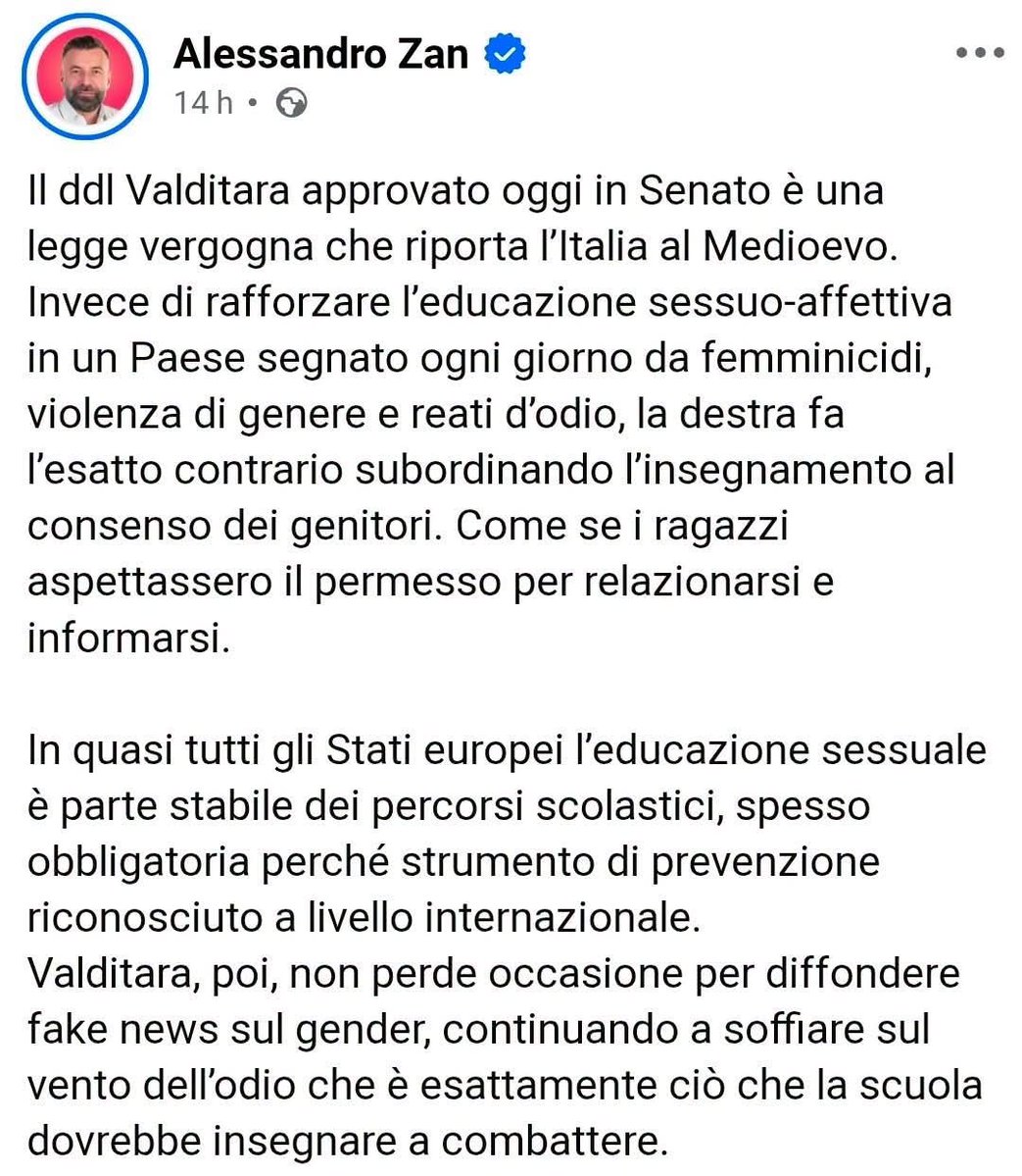 itsmeback_'s tweet photo. Guardateli come si agitano, non l'han presa per niente bene.
Costoro non si nascondono neanche più, non accettano che in tema di educazione sessuale si debba subordinare l'insegnamento al consenso dei genitori.

No, non possono proprio tollerare una cosa così, che siano le famiglie a decidere per la propria prole è un grave affronto.
Devono sdoganare nelle aule scolastiche la loro infame visione del mondo. Altrimenti esplodono e schiumano di rabbia.

- WI
