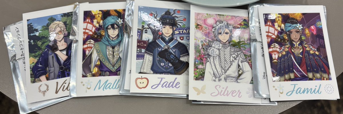 mi_S_I's tweet photo. 【交換】ツイステ ツイステ展 ランダムカードコレクション

譲 ジャミル ヴィル ジェイド マレウス シルバー 

求  イデア

出先のため、IDがありません。
本日会場での手渡しまたは郵送
お気軽にお声がけください^ᴗ.ᴗ^︎♩ https://t.co/nTep99x2jr