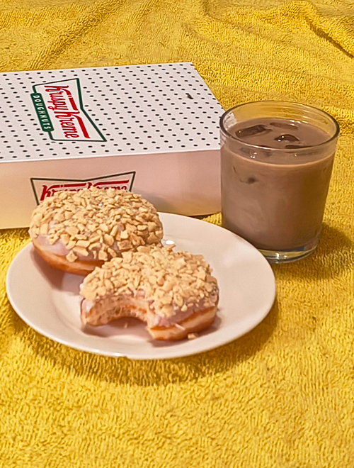 RichardLNeal's tweet photo. Richard Reviews Everything : Krispy Kreme New York Cheesecake Filled Doughnut https://t.co/cesW1E0dCv https://t.co/fn7WixxWjN