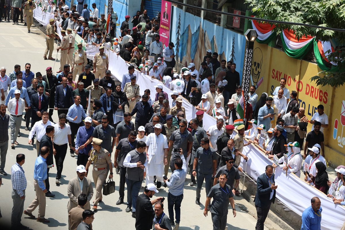FaizMir12's tweet photo. From Srinagar to Ganderbal, the #NashaMuktJK Padyatra transformed from a campaign into a powerful people’s movement. Thousands of youth,mothers, students,religious leaders and citizens marched together with one united voice: Kashmir stands firm against drugs and narco-terrorism. https://t.co/DVCyZ8CwQr