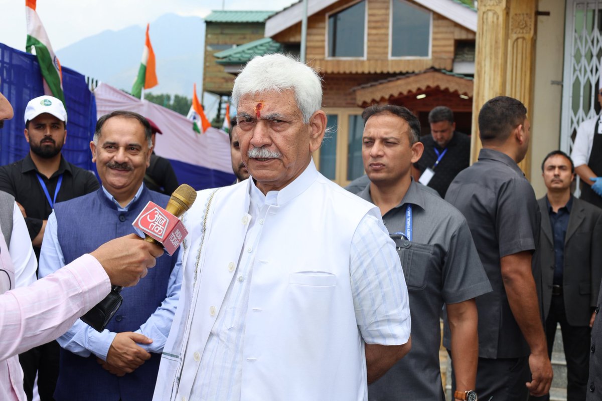 FaizMir12's tweet photo. From Srinagar to Ganderbal, the #NashaMuktJK Padyatra transformed from a campaign into a powerful people’s movement. Thousands of youth,mothers, students,religious leaders and citizens marched together with one united voice: Kashmir stands firm against drugs and narco-terrorism. https://t.co/DVCyZ8CwQr