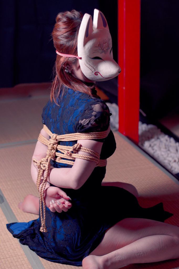 merryxmami's tweet photo. Lilithさんのキツネ写真館で縄写真撮影してもらいました！
私真顔が映えなくて早乙女さん苦労したそうな……笑
🏠🏠@lilith52092 
📸🪢@soutome77 https://t.co/bke0izXyT0