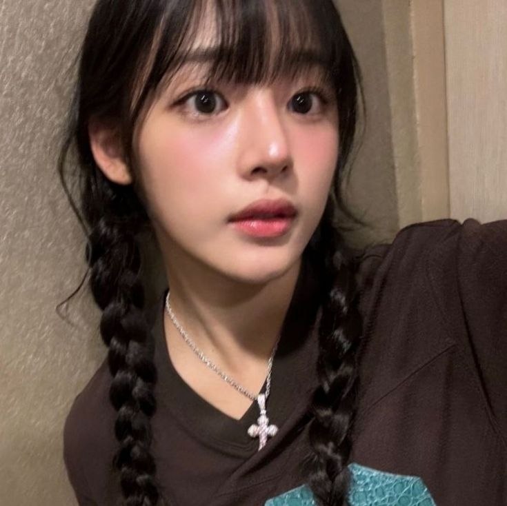 shenmrrie's tweet photo. ꒰ 🫧 ꒱ hello !
i'm sheena and i'm looking for interactive moots ♡

— she/her | filo
— newjeans ! 
— fangirl account + random life updates
— everyone is welcome !

♡ + ↺ to be moots 
#stantwt #kpoptwt https://t.co/bjMJH4bOLh