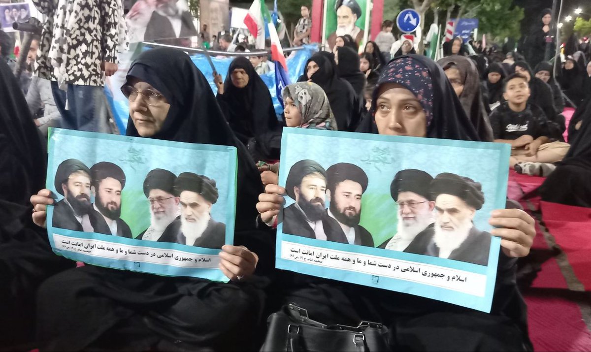 GRamezani2's tweet photo. ما برای  آرمان‌های انقلاب 
تا هر زمان که لازم باشد در صحنه خواهیم بود و دشمن را در طوفان خشممان نابود خواهیم کرد
#خیابان_ایران
#IranianOnIt https://t.co/InE4olHQ13