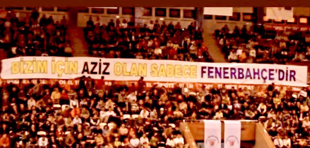 suat_1908's tweet photo. Bizim için “aziz” olan sadece Fenerbahçe’dir 💛💙 https://t.co/4AuFXvEwCT