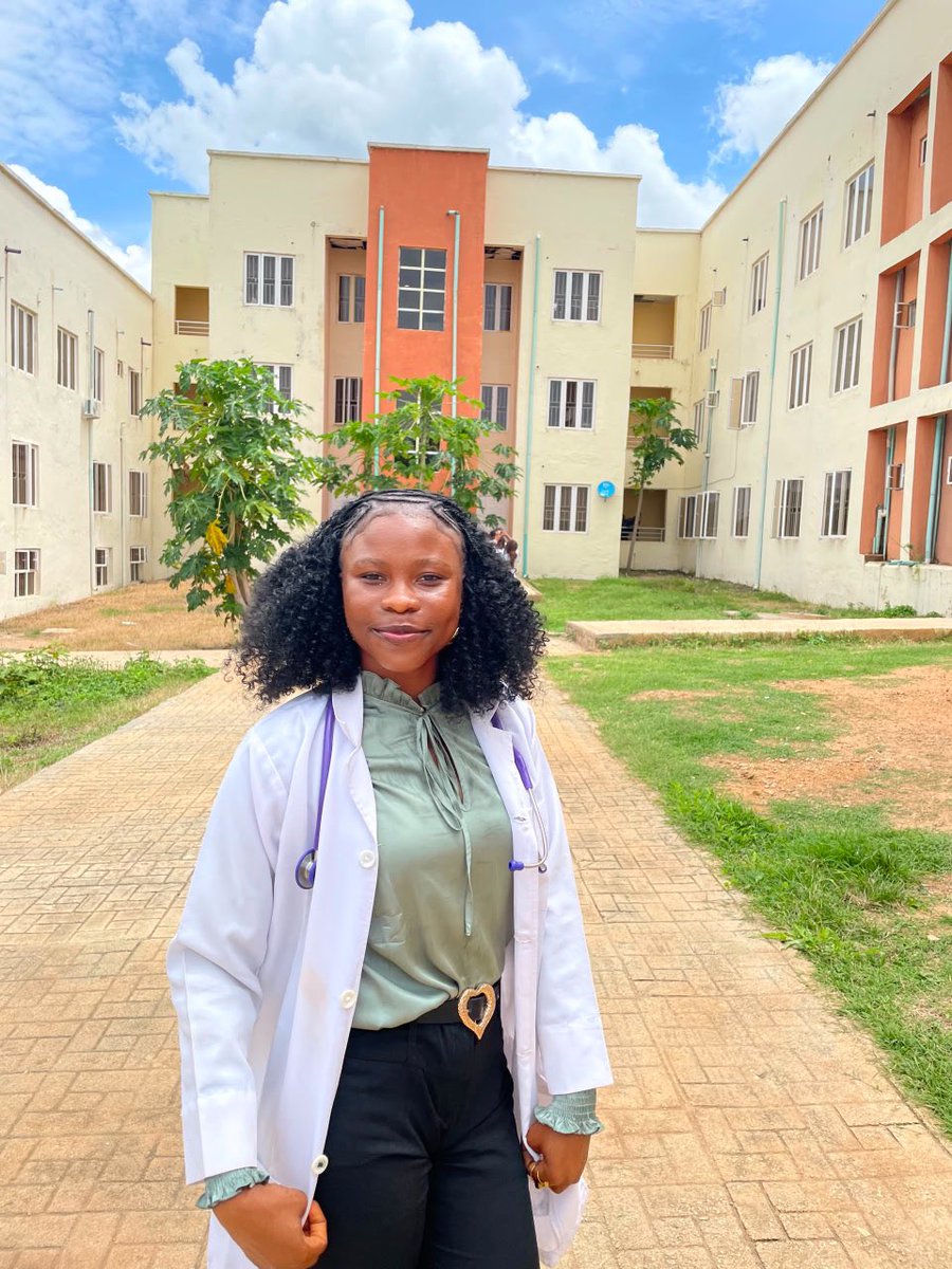 sinmi_loluwa's tweet photo. One day you are anxious about starting a new course in a new place and the next day,you are doing your ward coat ceremony 🩺
Grateful for how far I’ve come https://t.co/2aegCLS5Ab