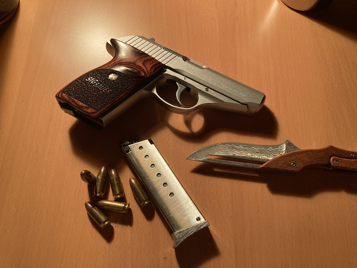 XO9TKDzC0P234's tweet photo. ヒルシャーさんのくれた銃🌌🔫
#P230
#SIG
#シグザウアー
#トリエラ https://t.co/LdtdW7zMLY