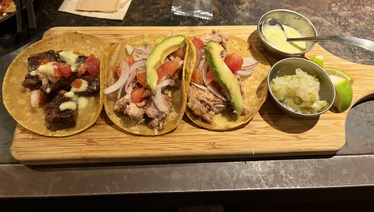 TableBlood's tweet photo. 東京での夕飯はメキシコ料理をば https://t.co/txCA76vgld