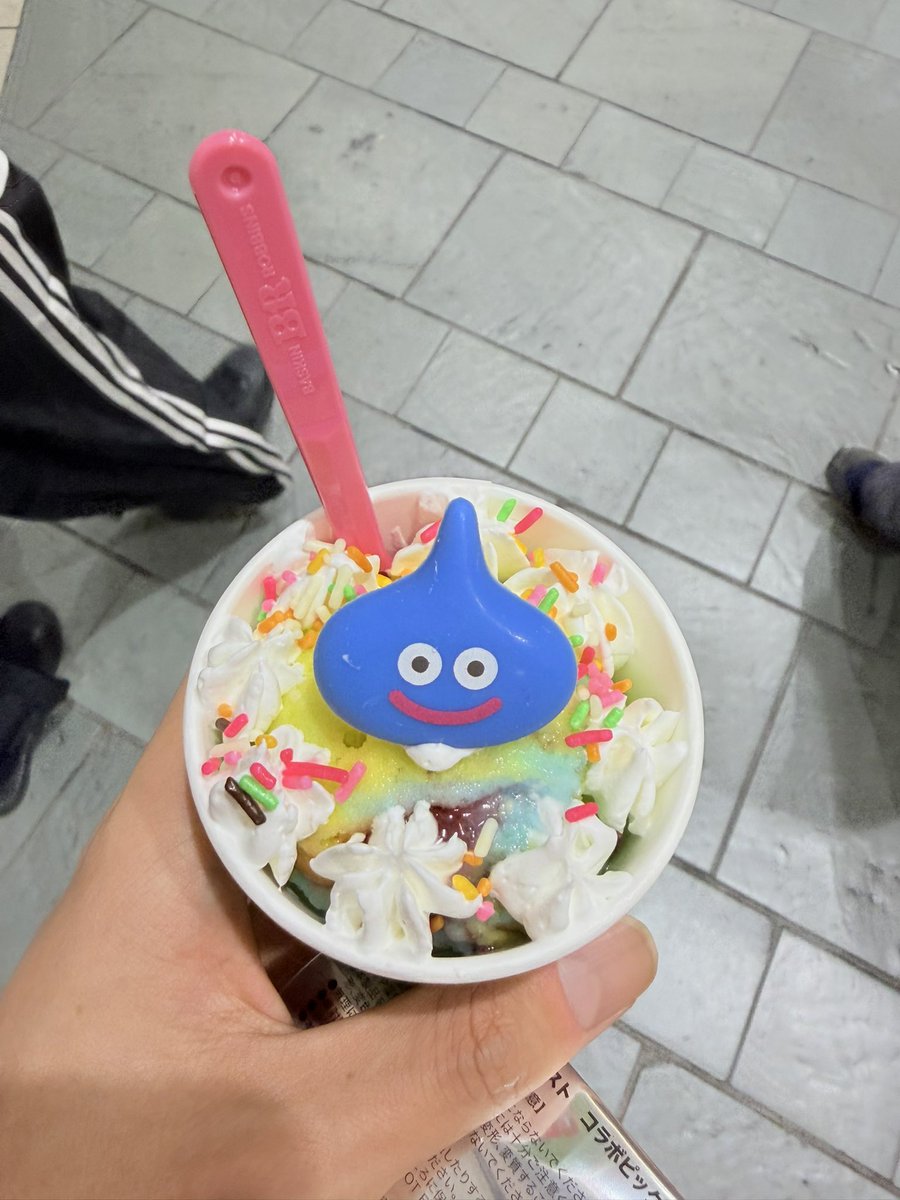 gnu_160318's tweet photo. サーティワン×ドラクエ行ってきた！
可愛すぎるし美味しかったよ
ピックでモーモン出てきて欲しかったな🥲 https://t.co/dO2cqAA68y
