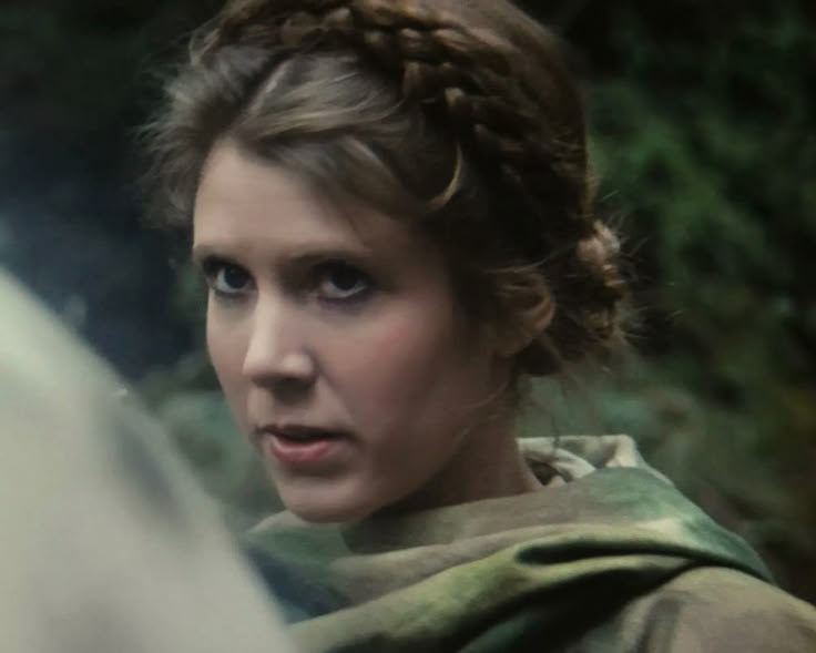 siggyfanalways's tweet photo. My favourite Leia outfit and hairstyle 💚 https://t.co/ukZp0ZDNY4