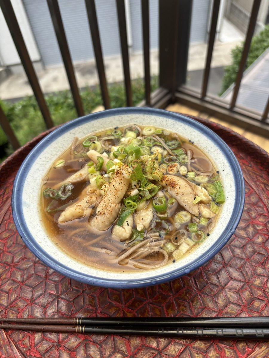 narazuki's tweet photo. 20260606 今日は曇っていて涼しい  お昼は暖かい #蕎麦 
#お昼ごはん #昼食 #ランチ #ベランダランチ https://t.co/dBjjveZggO