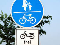 Packpackesel's tweet photo. @StingelOne Äh ja, ist gesetzlich so geregelt - es sei denn der Radweg trägt dieses Schild: https://t.co/p3GdoT4WKt