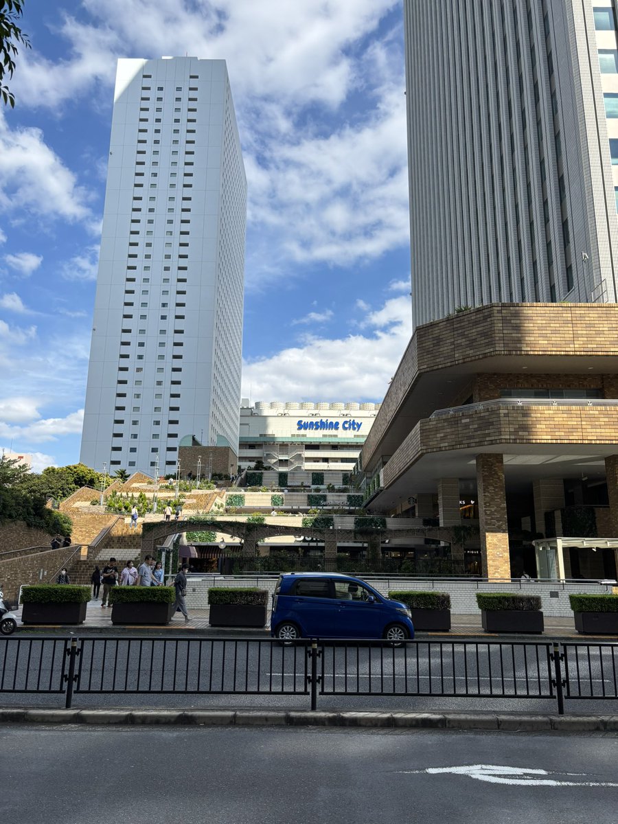 papas_ump's tweet photo. ひっちゃと
ダンガンロンパコラボカフェのため池袋
なんかあると大概池袋なんだよなあ
東京のなかでも遠いほうだから
地図的にもうちょい右側でやっておくれ https://t.co/WMWoYF9olu
