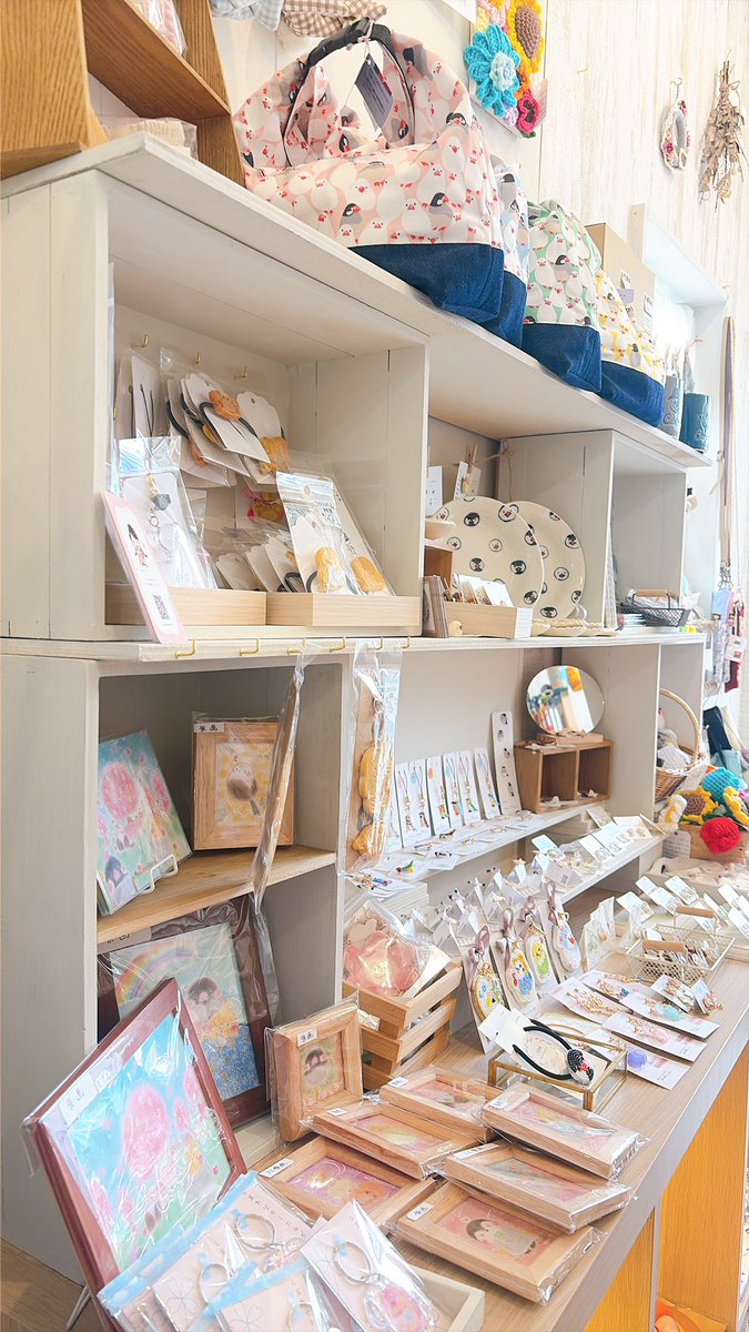 zakka_cyarr's tweet photo. 17:00 close*.

ことりパーティ初日
ずっっっと店内ぎっちりで
沢山のお迎えありがとうございます😍

まだまだ沢山の作品が皆様のご来店をお待ちしてます🍀 https://t.co/H97DWf9NjM