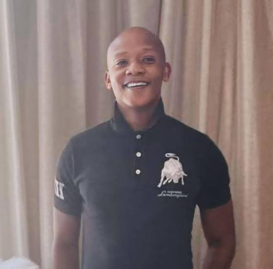 AdvoBarryRoux's tweet photo. When Hangwani Maumela's cars were taken by SIU last year, Omar went to a tribunal &amp; claimed Maumela's cars. The tribunal instructed SIU to return Maumela's cars because Omar Motor Den claimed them as theirs. Omar helped Maumela hide a Bentley, SIU traced it back to Omar! https://t.co/uzQe2WKU9k