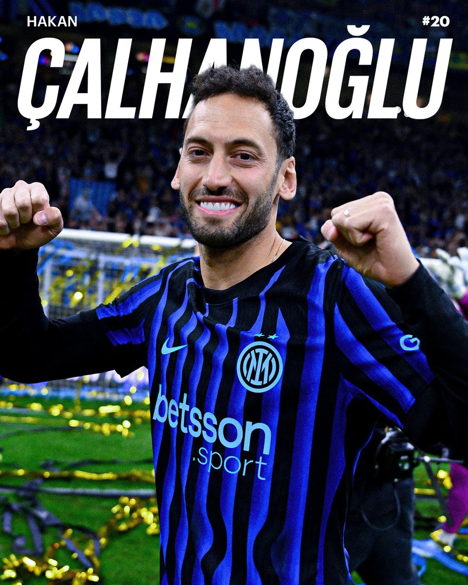 Inter_en's tweet photo. Champions of Italy - #20 🏆🇮🇹🖤💙 https://t.co/ggFFqyOszP