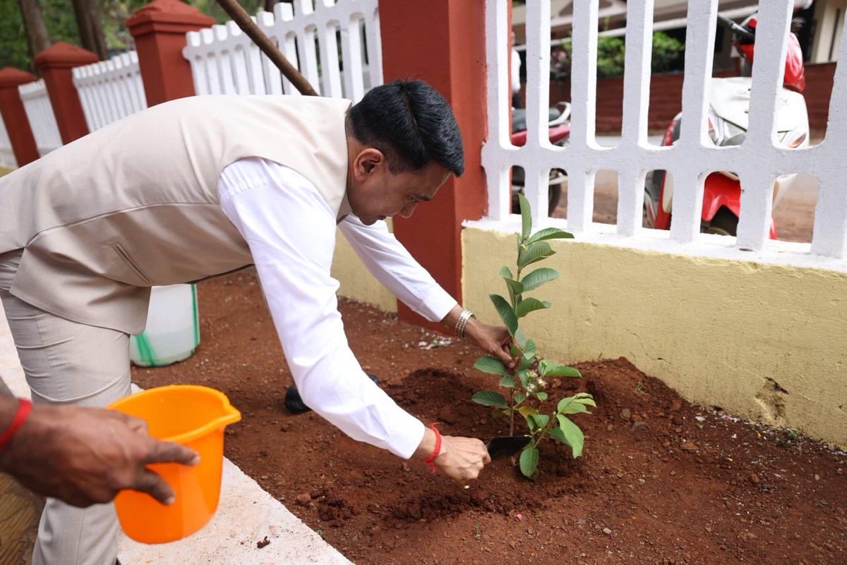 goacm's tweet photo. Hon’ble Chief Minister @DrPramodPSawant inaugurated a modern Anganwadi facility at Gauthan.
The new Anganwadi will strengthen grassroots development and child welfare by providing a safe, nurturing and better-equipped environment for early childhood care, nutrition and learning. https://t.co/Z4CbbT39G4